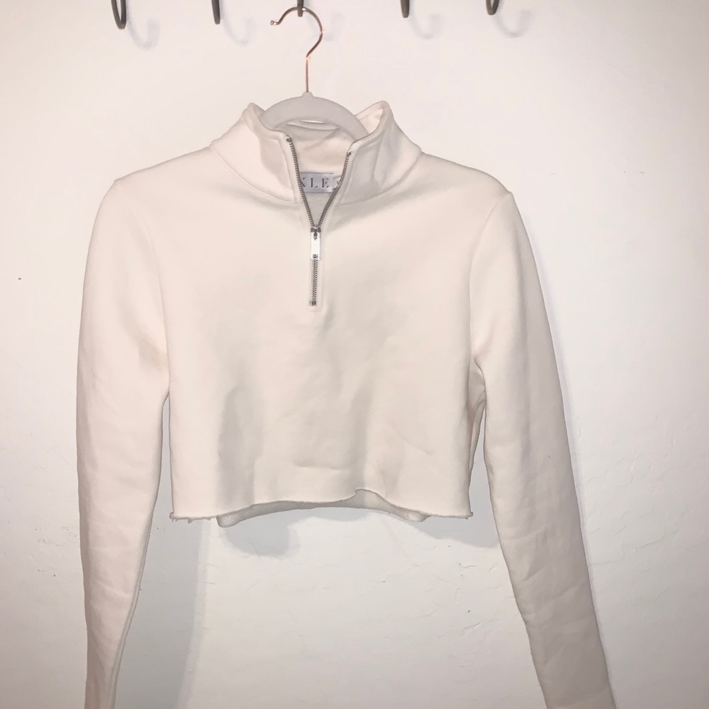 XLE THE LABEL - Zip Cropped Sweatshirt